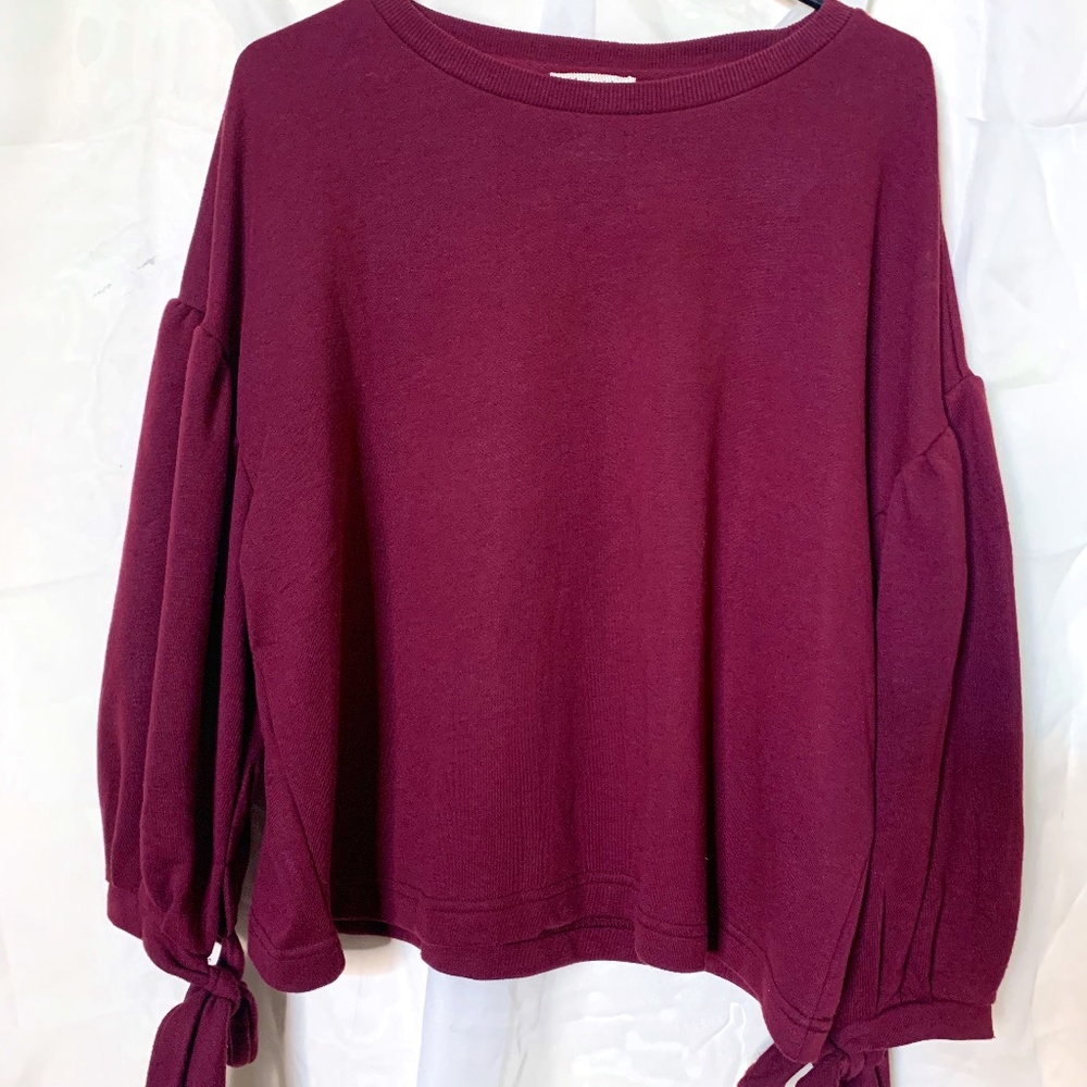 Puffy sleeve sweater